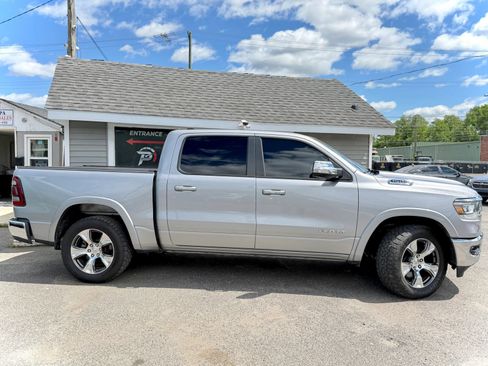 Used 2019 RAM 1500 Laramie AWD/4WD image 14