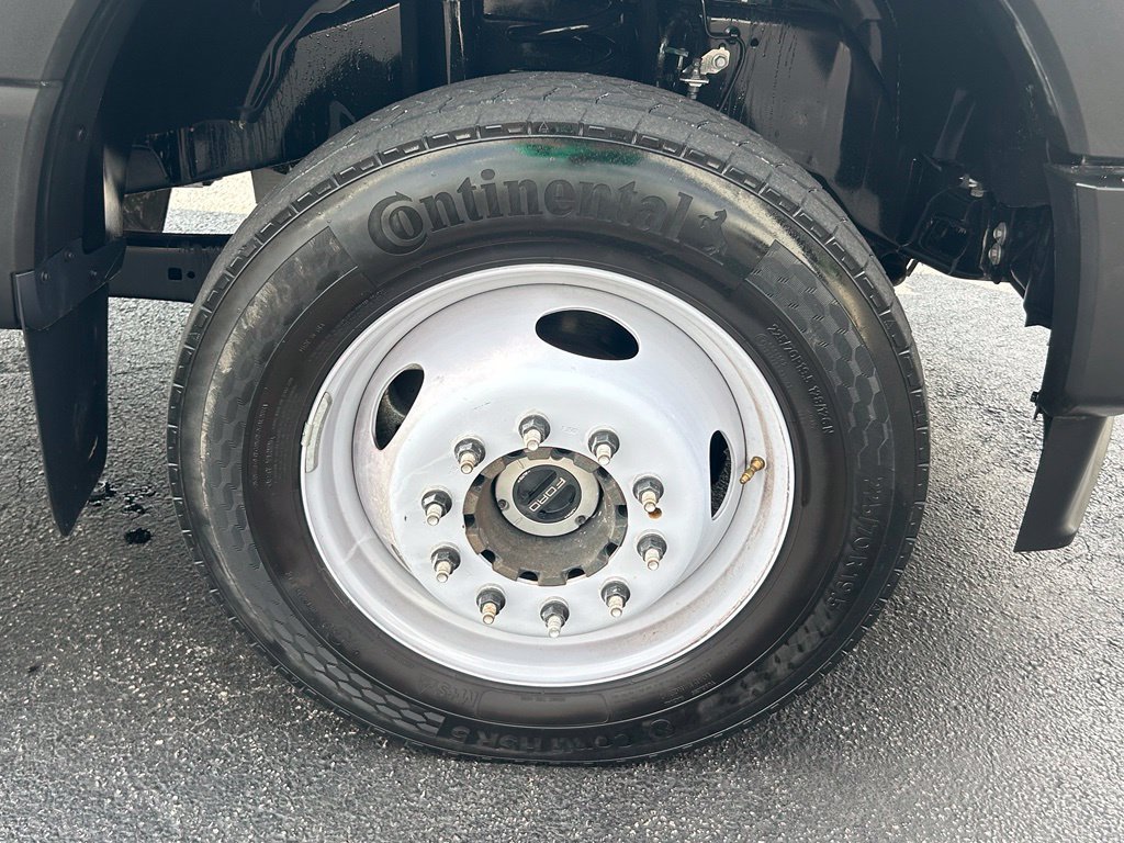 Used 2024 Ford F550 4x4 Regular Cab Super Duty image 44