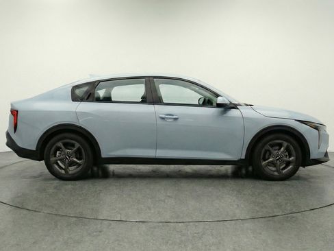 Used 2025 Kia K4 LXS image 11