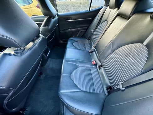 Used 2018 Toyota Camry SE image 14