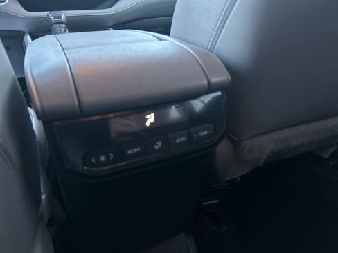 Used 2022 Toyota Highlander XLE image 37