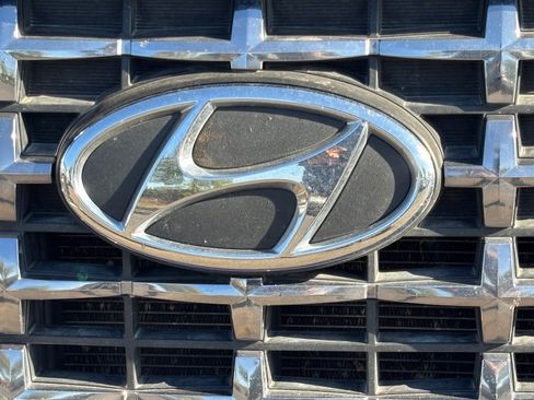 Used 2022 Hyundai Venue SEL FWD image 9