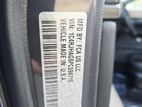 Used 2023 Jeep Grand Cherokee Altitude image 39