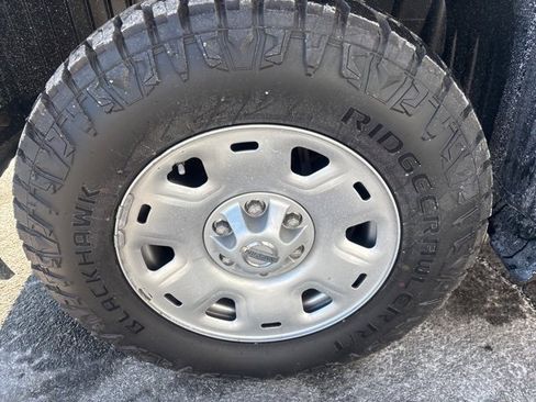 Used 2019 Nissan Titan SV image 22