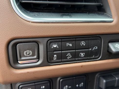 Used 2022 Chevrolet Suburban High Country w/ LPO, Illumination Package image 7