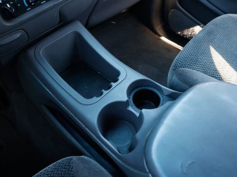 Used 2002 Ford Expedition XLT image 37