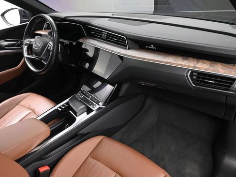 Used 2022 Audi e-tron Premium AWD/4WD image 21