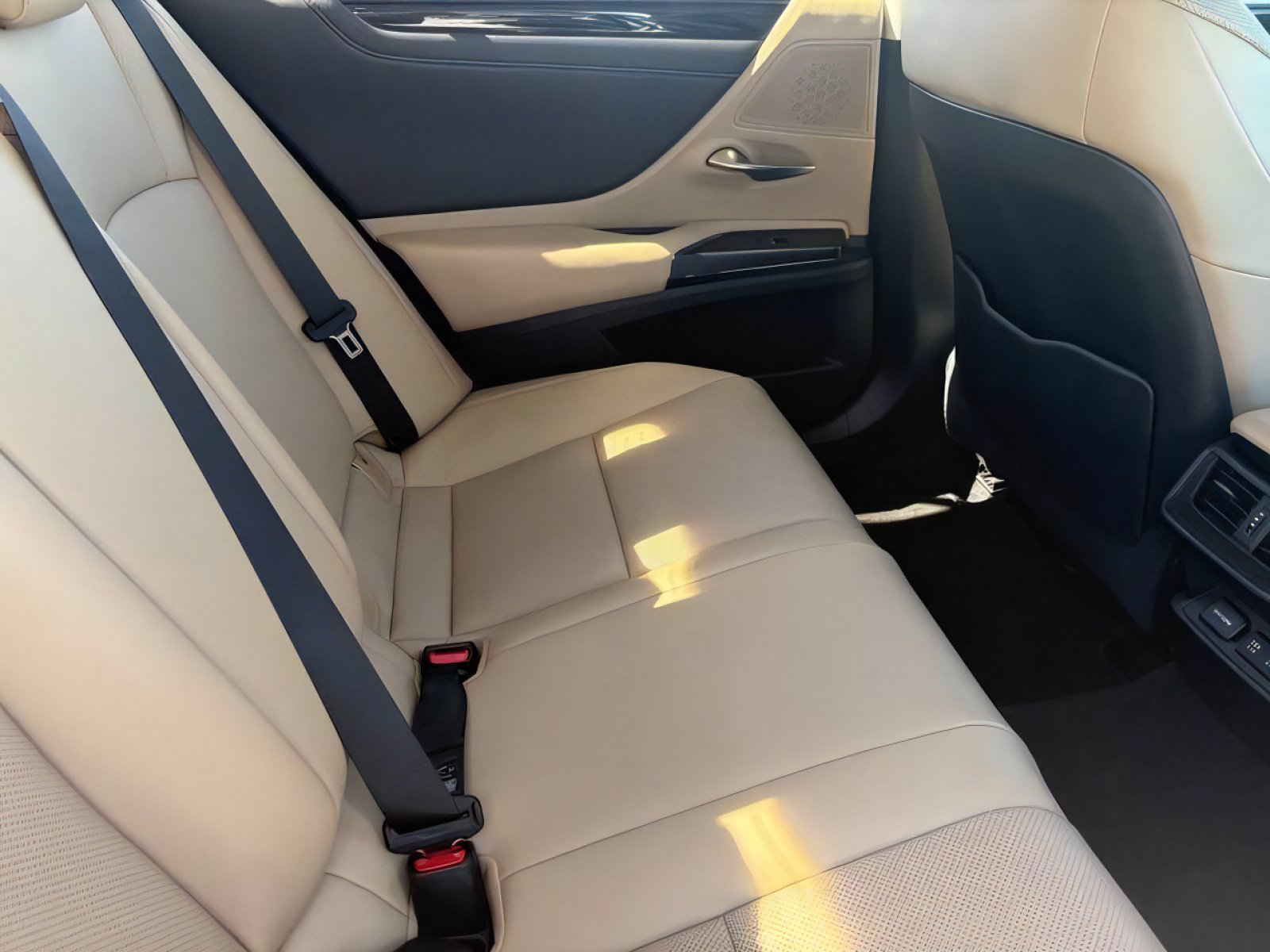 Used 2021 Lexus ES 300h w/ Premium Package FWD image 13