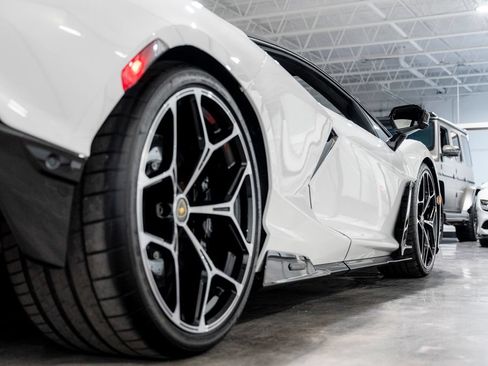 Used 2025 Lamborghini Revuelto AWD/4WD image 41
