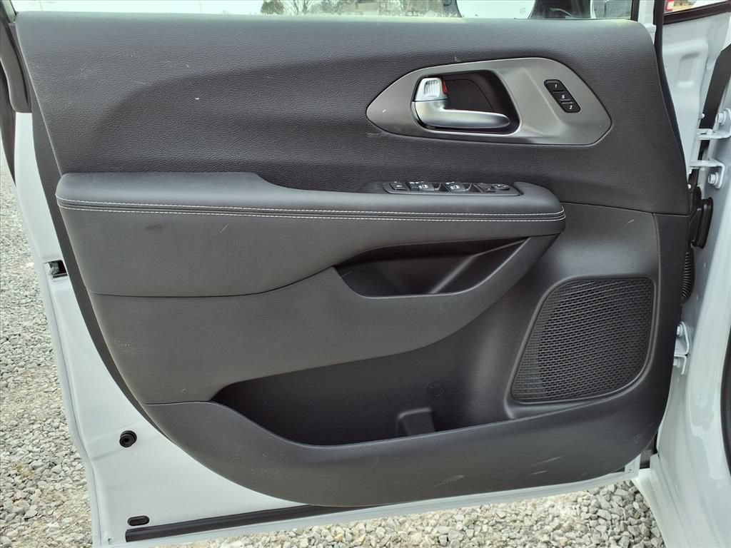 New 2026 Chrysler Pacifica Select w/ S Appearance Package FWD image 23