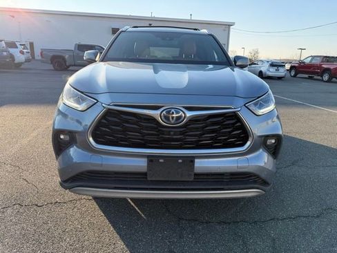 Used 2021 Toyota Highlander Platinum image 3