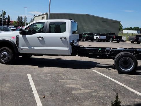 New 2025 Ford F550 4x4 Crew Cab image 4