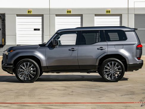Used 2026 Lexus GX 550 image 5