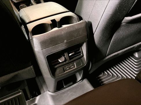 Used 2024 GMC Canyon Elevation w/ Convenience Package image 33