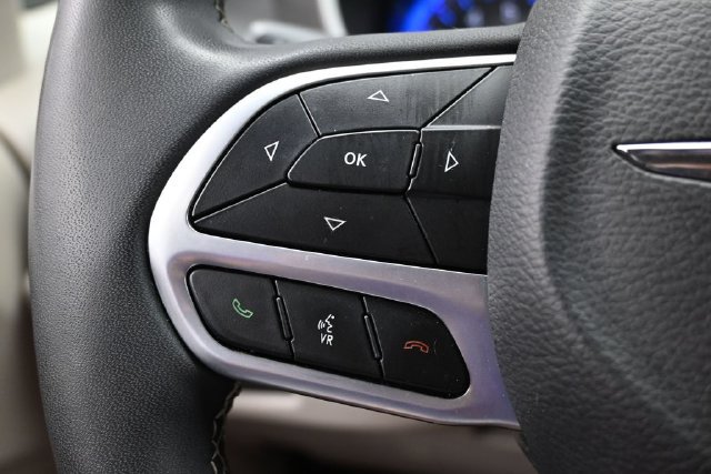 Certified 2022 Chrysler Pacifica Touring-L AWD/4WD image 29