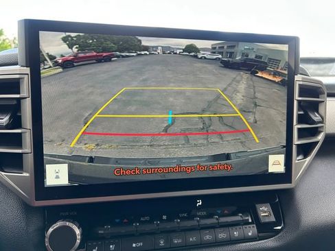 Used 2025 Toyota Tundra Limited AWD/4WD image 21