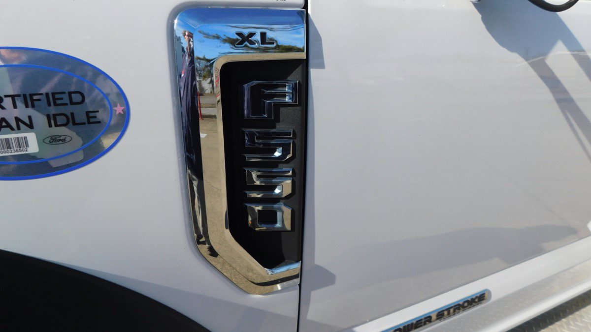 Used 2017 Ford F550 2WD Regular Cab Super Duty w/ XL Value Package image 5