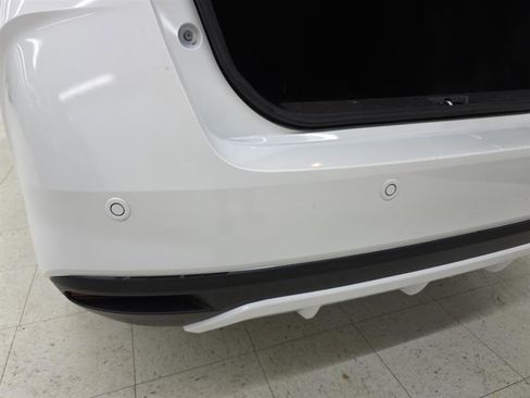 Used 2021 Nissan Versa SV image 31