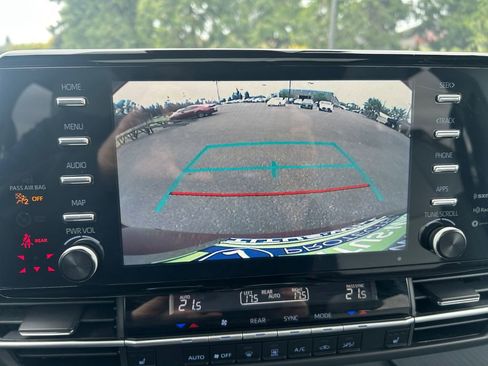 Used 2024 Toyota Sienna XSE FWD image 18