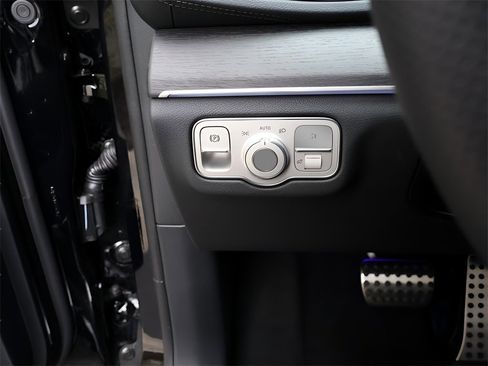 Certified 2025 Mercedes-Benz GLS 450 4MATIC image 39