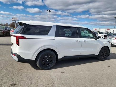 New 2026 Kia Carnival image 2