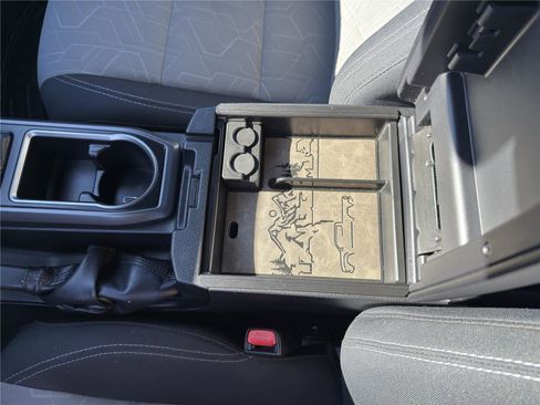 Used 2022 Toyota Tacoma TRD Sport w/ Technology Package image 29