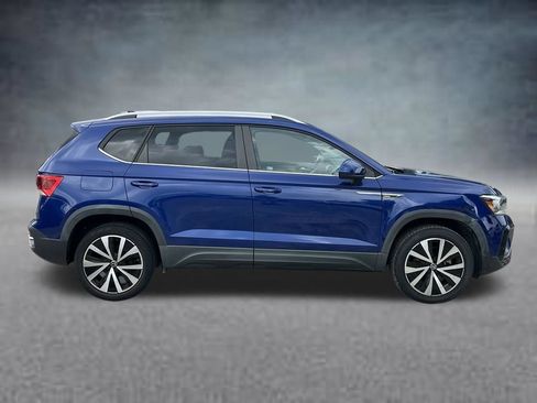 Used 2022 Volkswagen Taos SE FWD image 4
