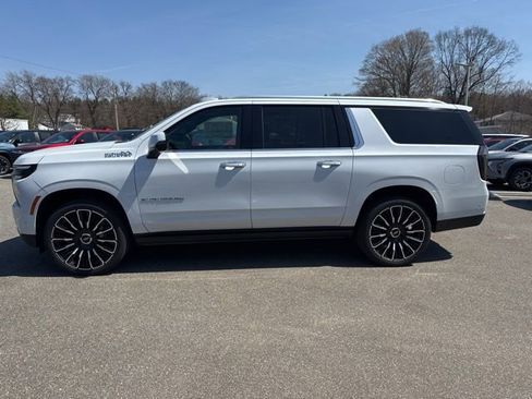 New 2026 Chevrolet Suburban High Country AWD/4WD image 2