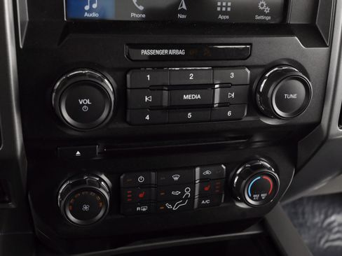 Used 2018 Ford F250 XLT w/ XLT Premium Package image 16