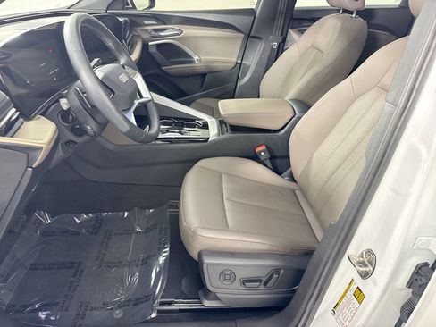 Used 2025 Audi Q5 Premium Plus w/ Premium Plus AWD/4WD image 2
