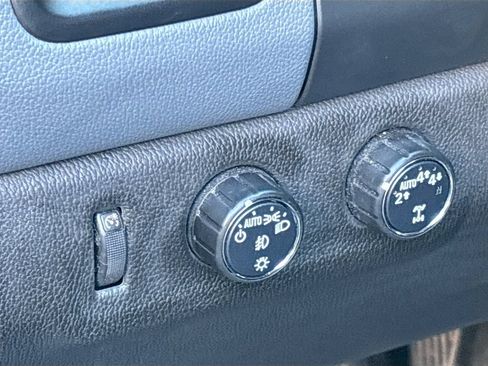 Used 2022 Chevrolet Colorado Z71 AWD/4WD image 10