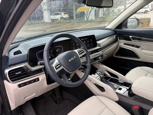 Certified 2025 Kia Telluride EX image 3