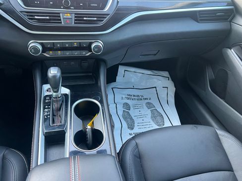 Used 2024 Nissan Altima 2.5 SR w/ SR Premium Package FWD image 32