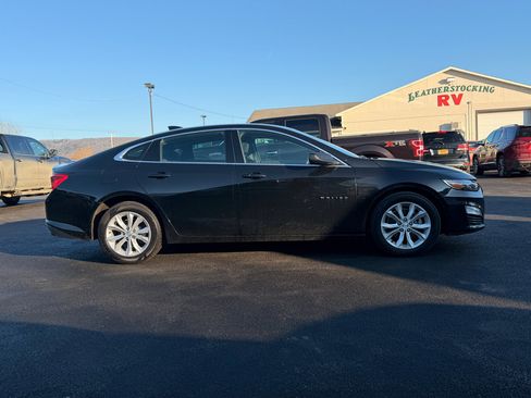 Used 2025 Chevrolet Malibu LT image 4