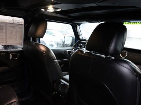 Used 2021 Jeep Wrangler Unlimited Sahara image 23