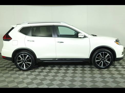Used 2018 Nissan Rogue SL image 2