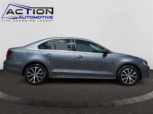 Used 2018 Volkswagen Jetta SE image 9