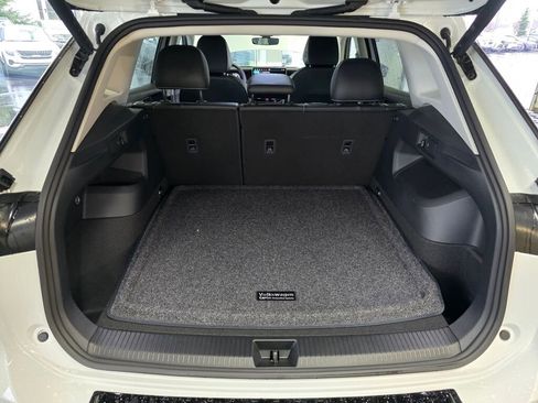 New 2026 Volkswagen Tiguan SE image 17