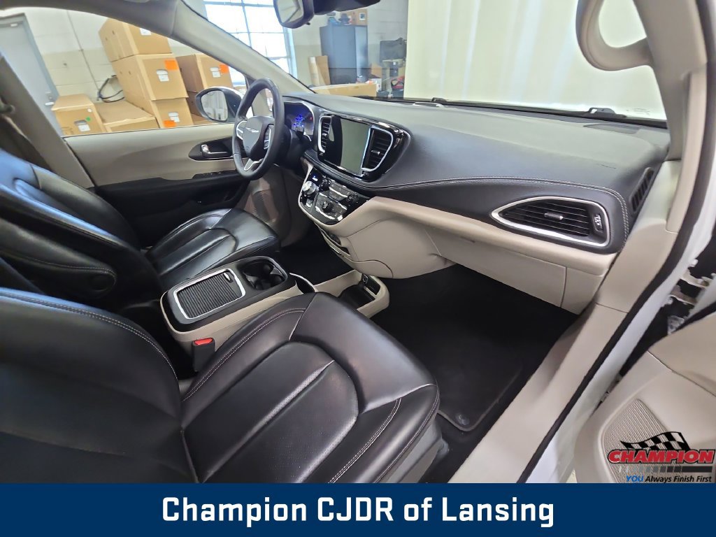 Used 2023 Chrysler Pacifica Touring-L FWD image 36