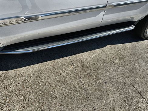 Used 2016 Cadillac Escalade Luxury image 13