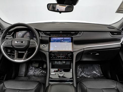 Used 2023 Jeep Grand Cherokee L Limited AWD/4WD image 19