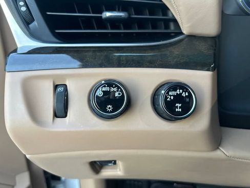 Used 2020 Cadillac Escalade Platinum AWD/4WD image 13