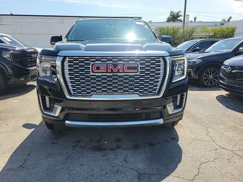 Used 2024 GMC Yukon XL Denali image 4