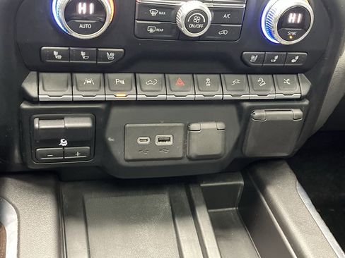 Used 2022 GMC Sierra 1500 Denali w/ Denali Reserve Package image 25