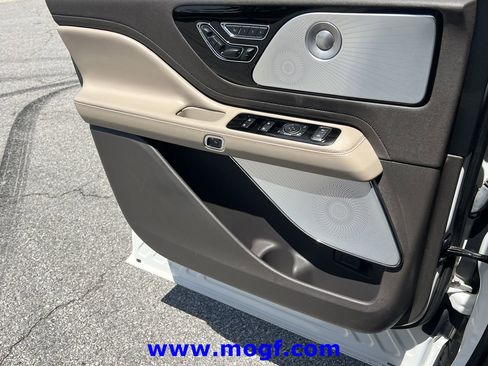 Used 2022 Lincoln Aviator Reserve w/ Equipment Group 201A AWD/4WD image 18