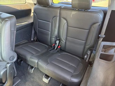 Used 2019 GMC Acadia SLT AWD/4WD image 18