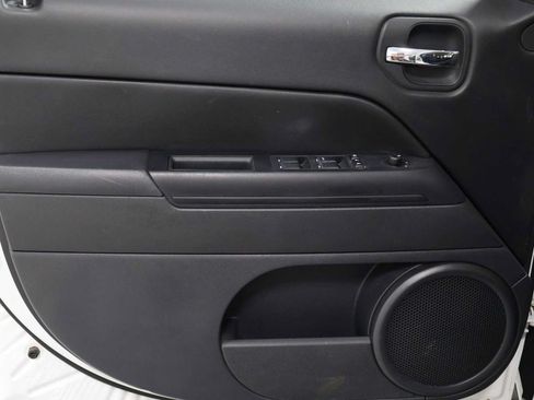 Used 2017 Jeep Patriot High Altitude AWD/4WD image 16