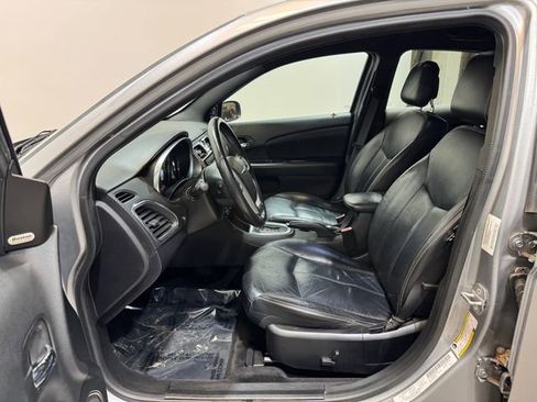 Used 2014 Chrysler 200 Limited image 15