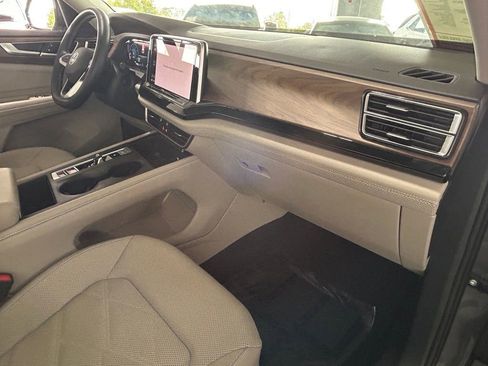 Used 2024 Volkswagen Atlas SE image 33