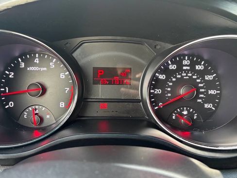 Used 2016 Kia Sedona LX w/ LX Convenience Package image 12